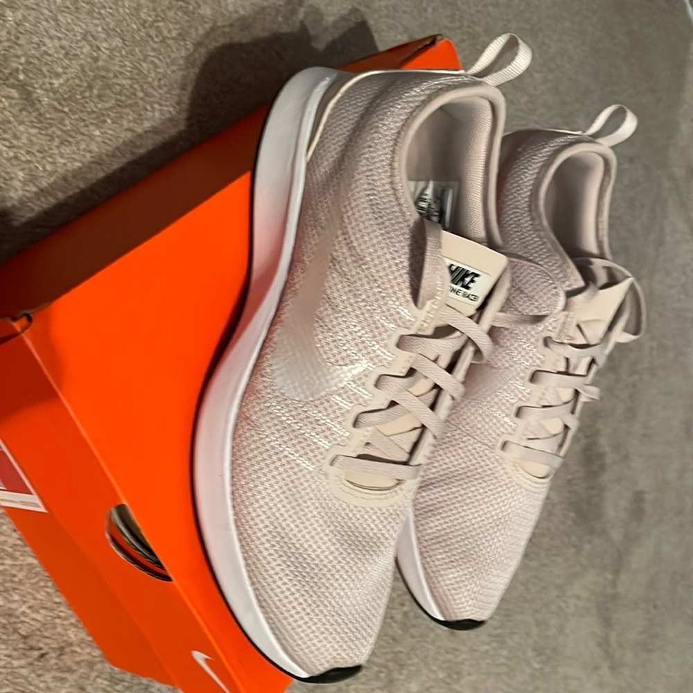 Women’s Nike dual tone racer